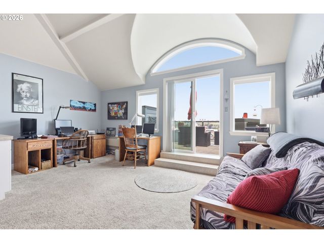 905 N HARBOUR Dr, Portland, OR 97217