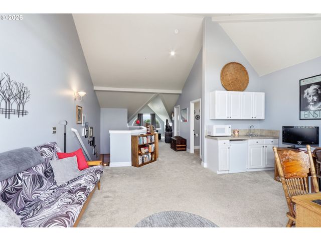 905 N HARBOUR Dr, Portland, OR 97217