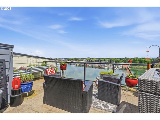 905 N HARBOUR Dr, Portland, OR 97217