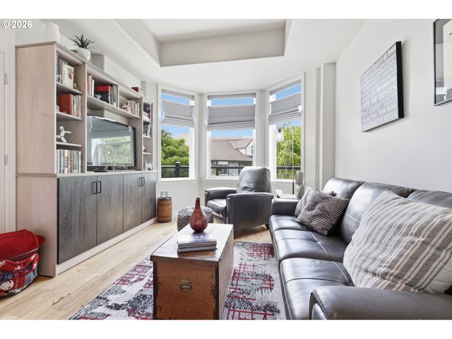 905 N HARBOUR Dr, Portland, OR 97217