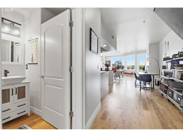905 N HARBOUR Dr, Portland, OR 97217
