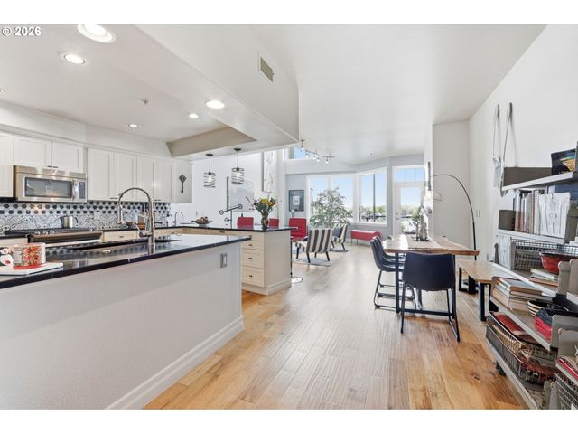905 N HARBOUR Dr, Portland, OR 97217