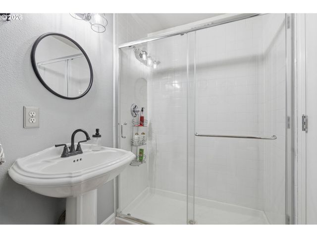 905 N HARBOUR Dr, Portland, OR 97217