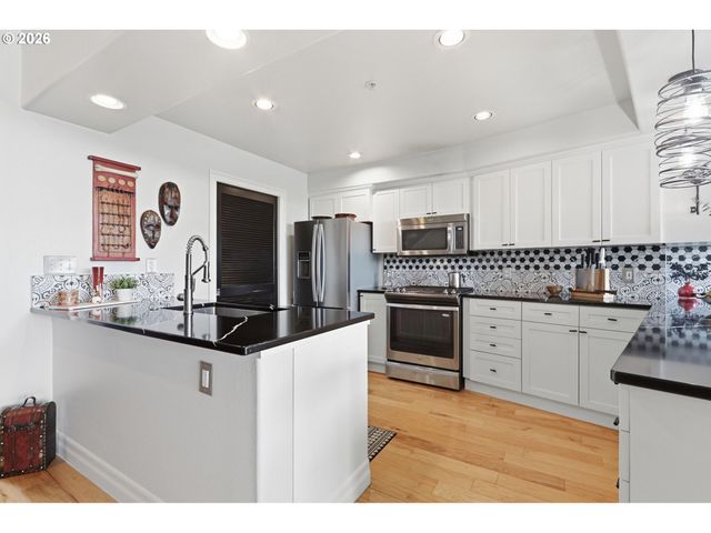 905 N HARBOUR Dr, Portland, OR 97217