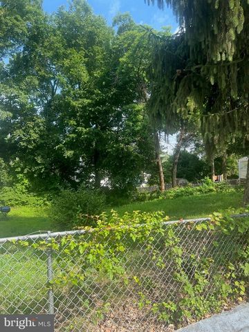 318 57TH ST NE, Washington, DC 20019