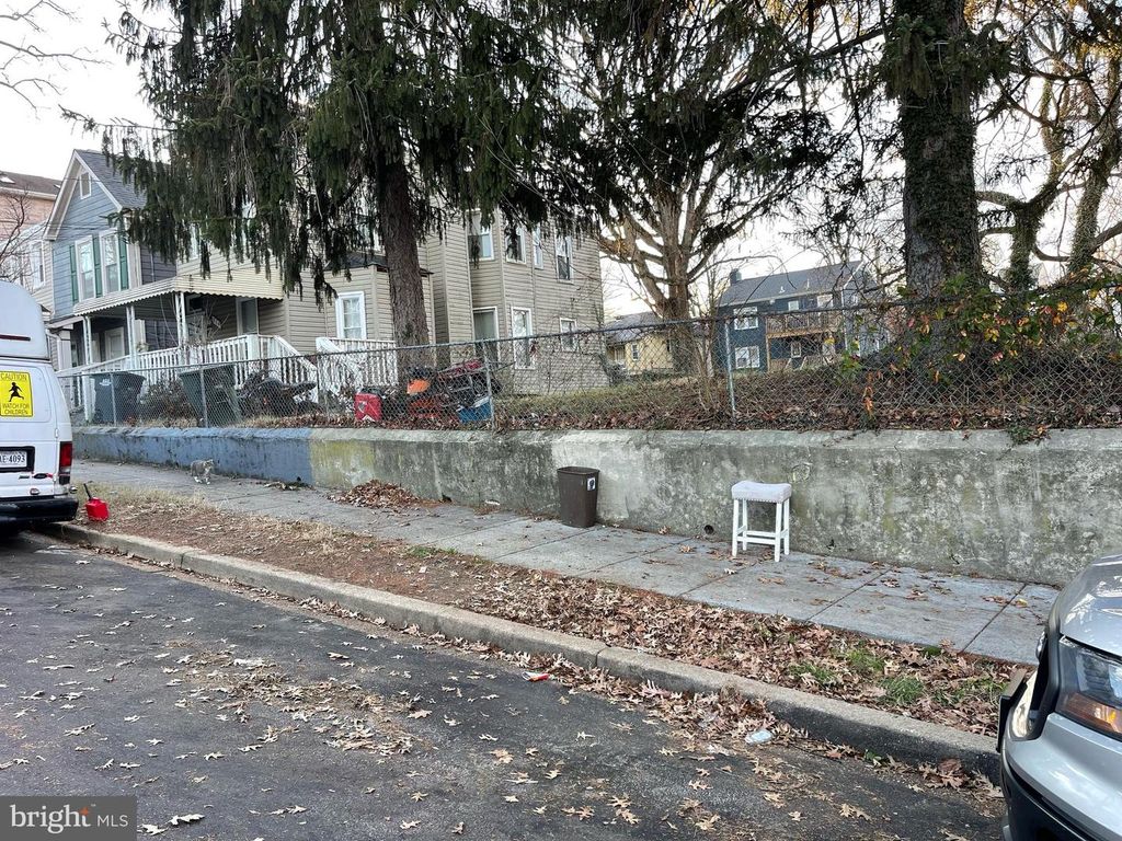 318 57TH ST NE, Washington, DC 20019