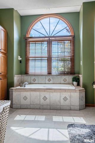 1615 POSEY Street, Marion, IL 62959