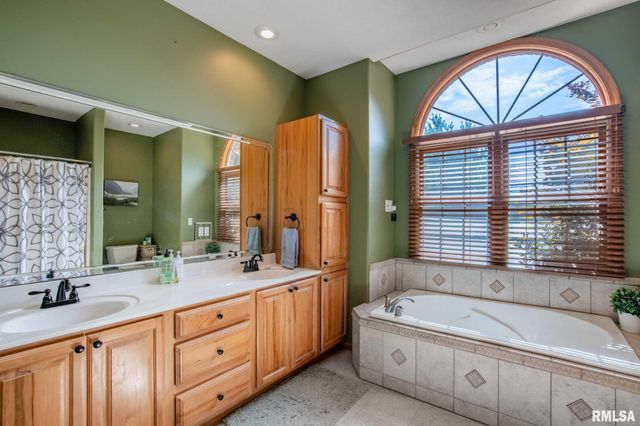 1615 POSEY Street, Marion, IL 62959