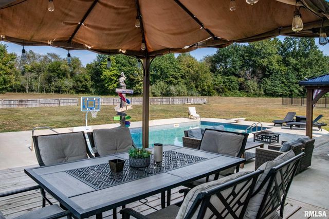 1615 POSEY Street, Marion, IL 62959