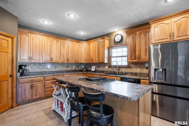 1615 POSEY Street, Marion, IL 62959