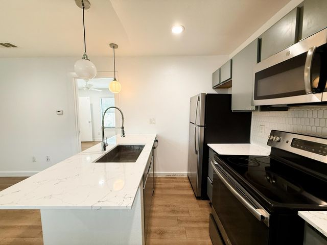 4526 Munger Avenue 201, Dallas, TX 75204