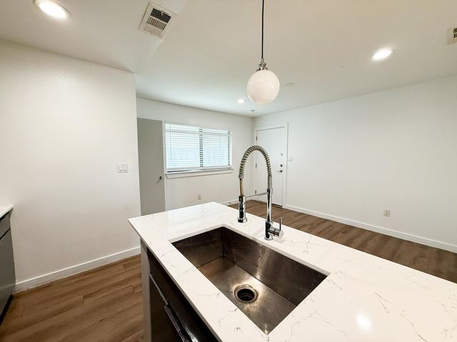 4526 Munger Avenue 201, Dallas, TX 75204