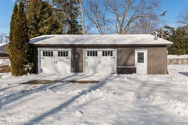 3724 Shorewood Road, Burtchville, MI 48059