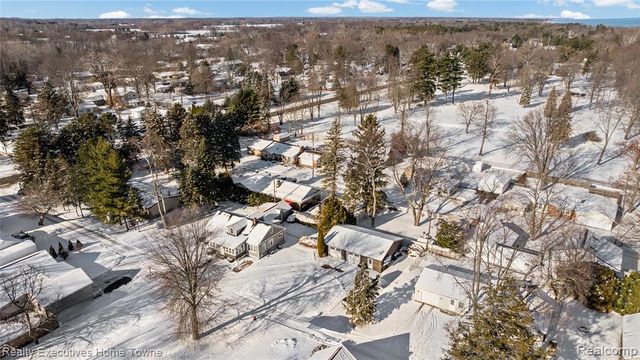 3724 Shorewood Road, Burtchville, MI 48059