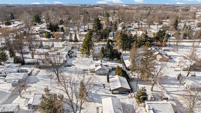 3724 Shorewood Road, Burtchville, MI 48059