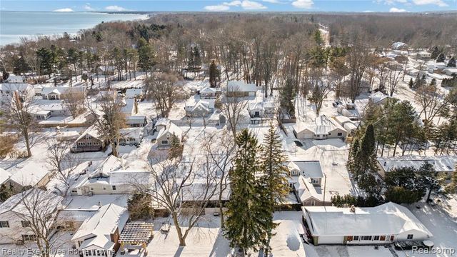 3724 Shorewood Road, Burtchville, MI 48059