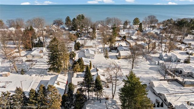 3724 Shorewood Road, Burtchville, MI 48059