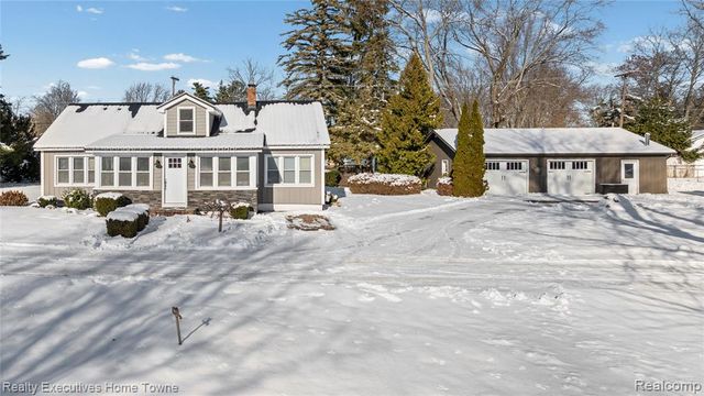 3724 Shorewood Road, Burtchville, MI 48059
