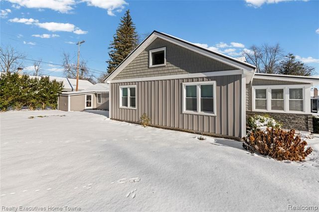 3724 Shorewood Road, Burtchville, MI 48059