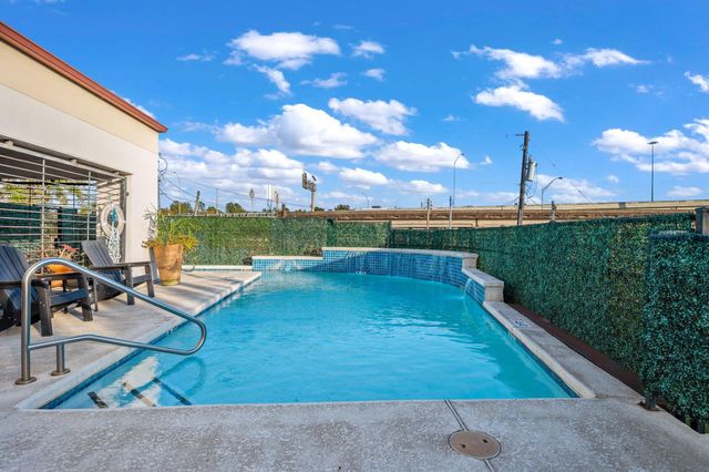 102 Quitman Street 201, Houston, TX 77009