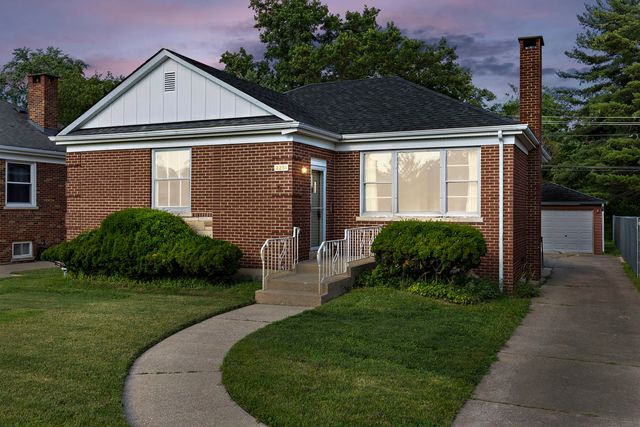 2251 Belleview Avenue, Westchester, IL 60154