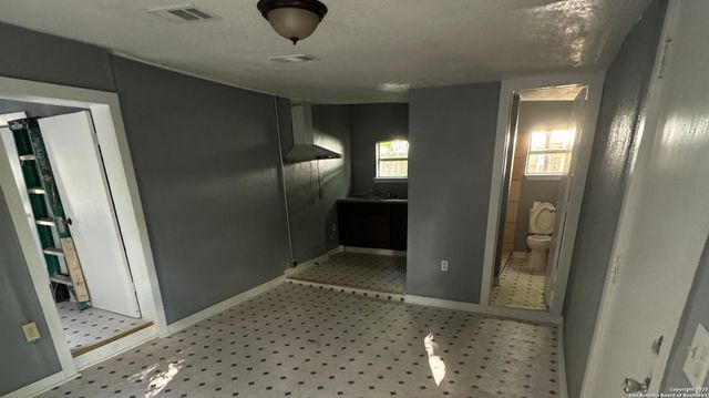 1722 Arbor, San Antonio, TX 78207
