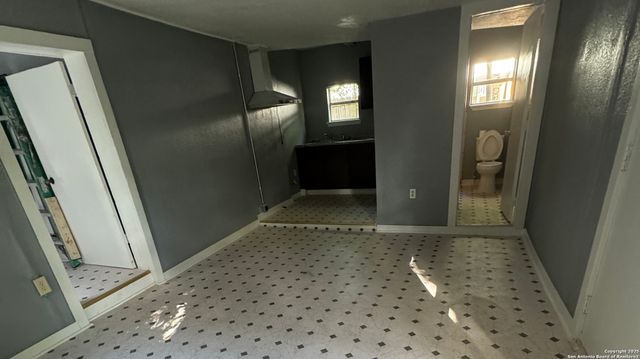 1722 Arbor, San Antonio, TX 78207