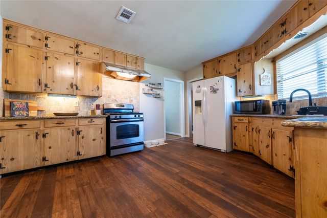1733 Creek Drive, Houston, TX 77055