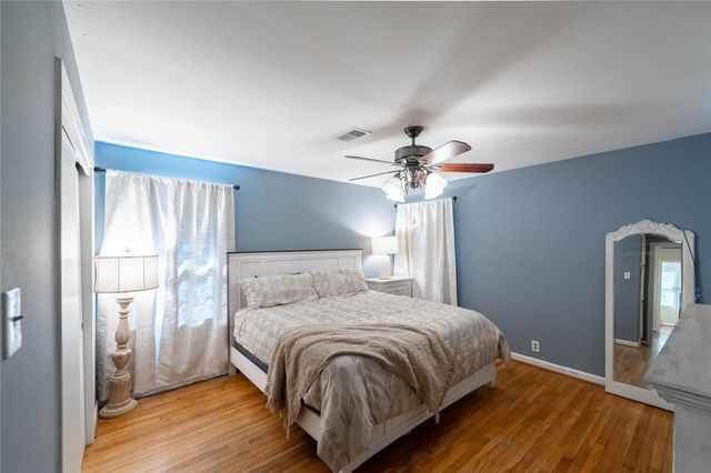 1733 Creek Drive, Houston, TX 77055