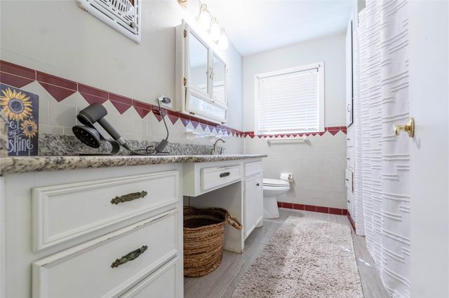 1733 Creek Drive, Houston, TX 77055