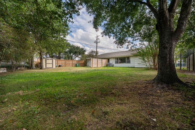 1733 Creek Drive, Houston, TX 77055