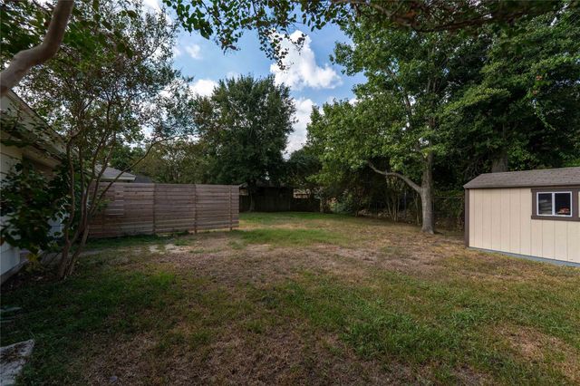 1733 Creek Drive, Houston, TX 77055