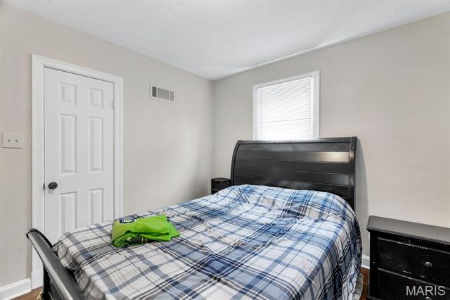 3827 Oakridge Boulevard, St Louis, MO 63121