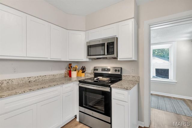 3827 Oakridge Boulevard, St Louis, MO 63121