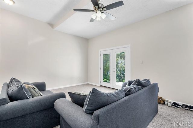 3827 Oakridge Boulevard, St Louis, MO 63121