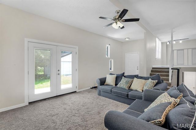3827 Oakridge Boulevard, St Louis, MO 63121