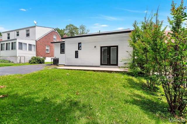 3827 Oakridge Boulevard, St Louis, MO 63121
