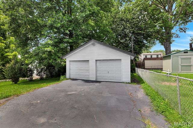 3827 Oakridge Boulevard, St Louis, MO 63121