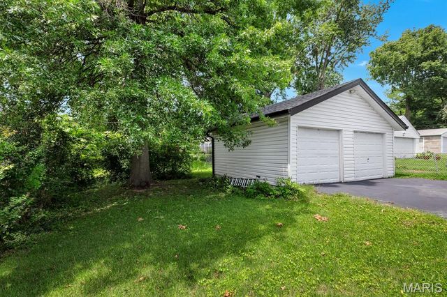 3827 Oakridge Boulevard, St Louis, MO 63121