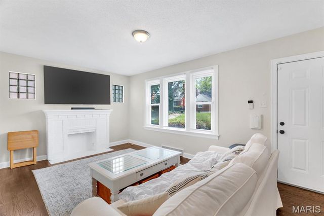 3827 Oakridge Boulevard, St Louis, MO 63121