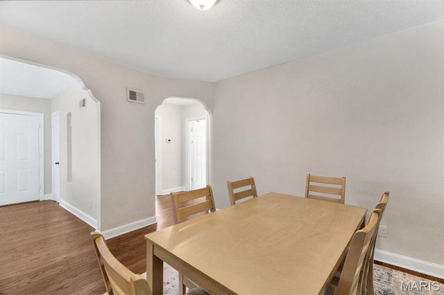 3827 Oakridge Boulevard, St Louis, MO 63121