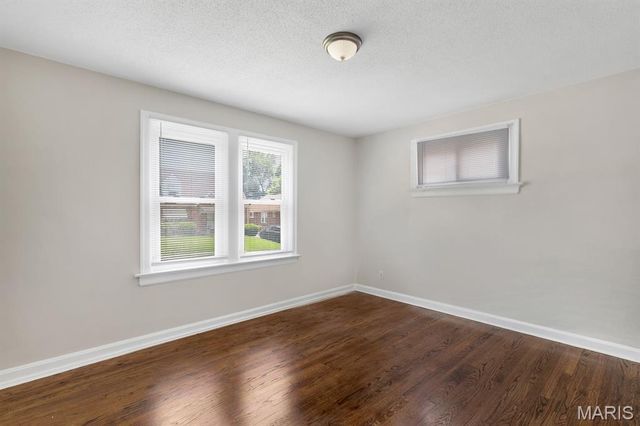 3827 Oakridge Boulevard, St Louis, MO 63121