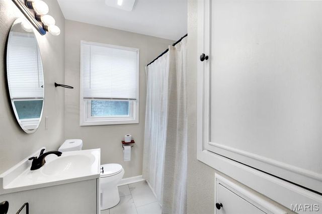 3827 Oakridge Boulevard, St Louis, MO 63121