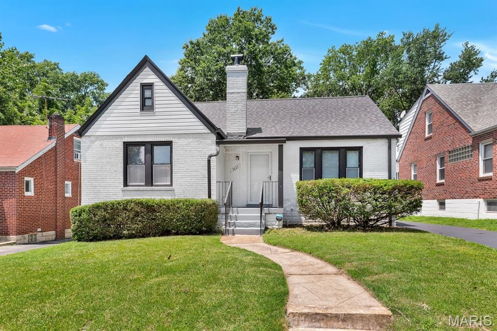 3827 Oakridge Boulevard, St Louis, MO 63121
