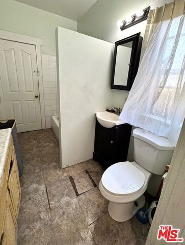 1620 West Boulevard, Los Angeles, CA 90019