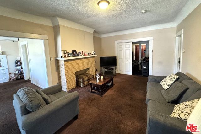 1620 West Boulevard, Los Angeles, CA 90019