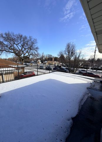 2308 Oakton Street 2, Park Ridge, IL 60068