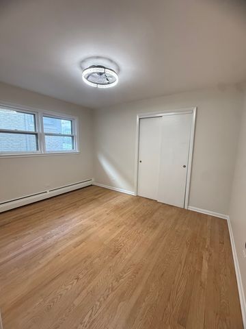 2308 Oakton Street 2, Park Ridge, IL 60068