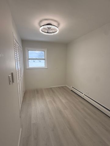 2308 Oakton Street 2, Park Ridge, IL 60068