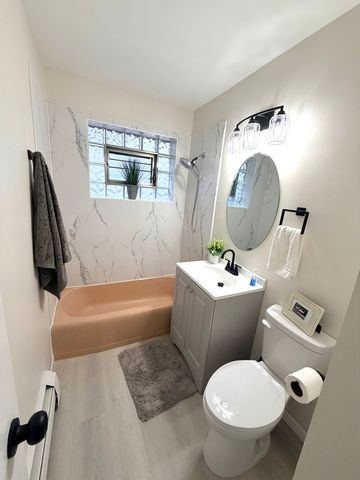 2308 Oakton Street 2, Park Ridge, IL 60068